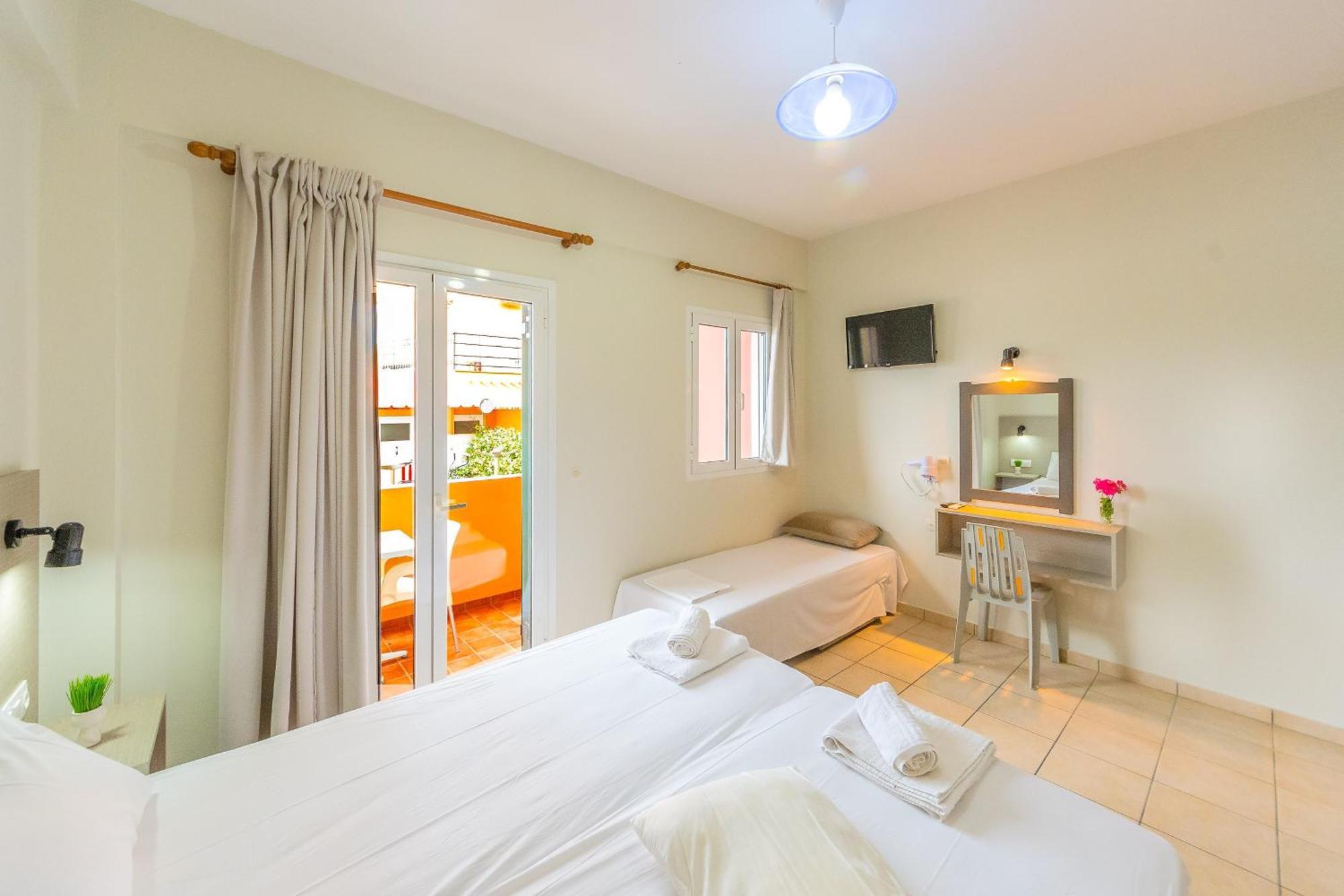 Hotel apartamentowy Nikos Kávos