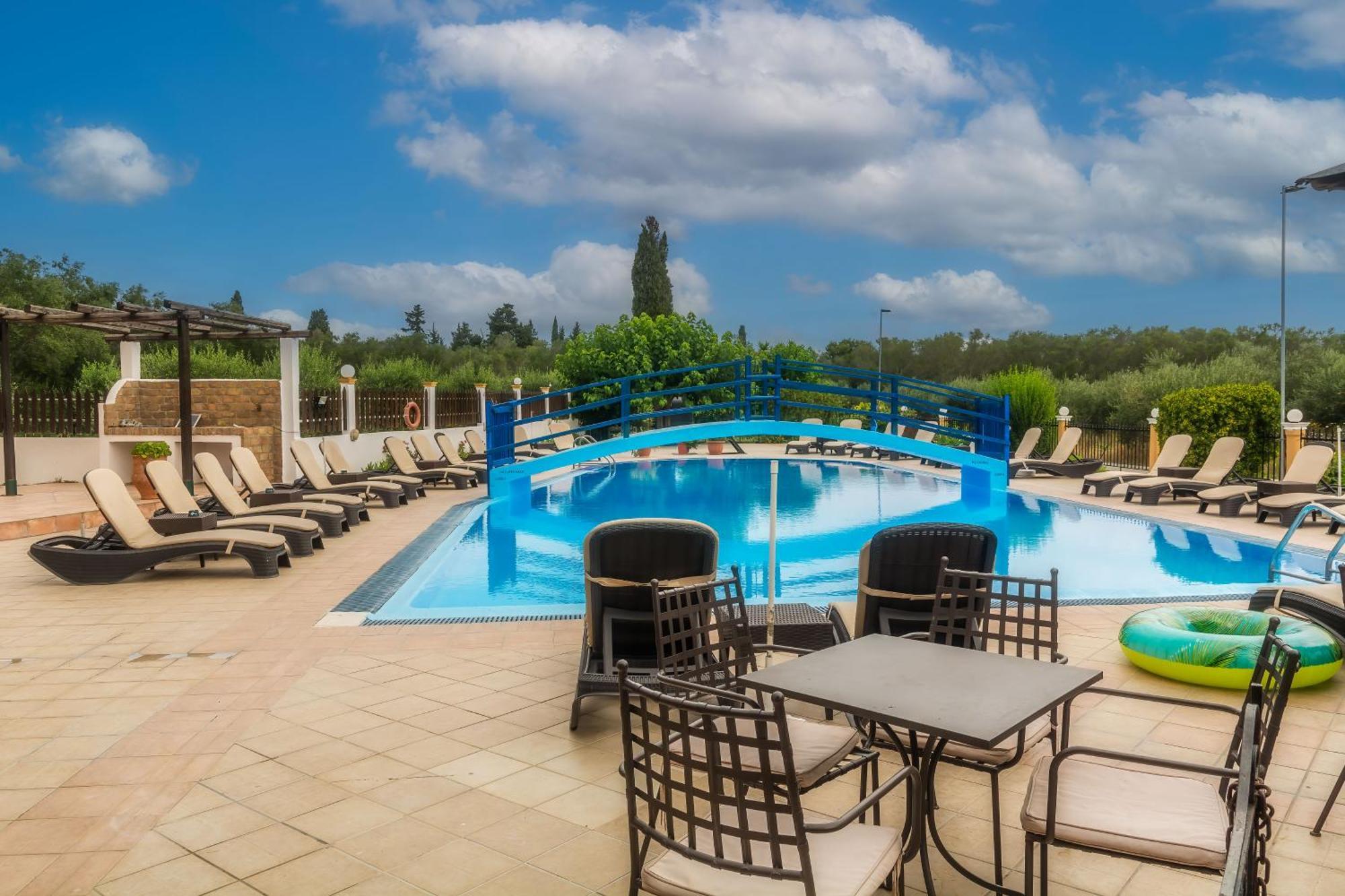 Hotel apartamentowy Nikos 3*