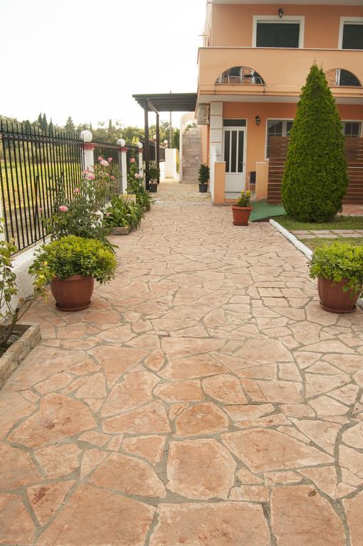 Hotel apartamentowy Nikos Kávos